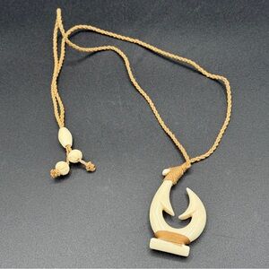 Hawaiian Māori Carved Bone Hook Pendant Hand-carved Cream and Rope Necklace